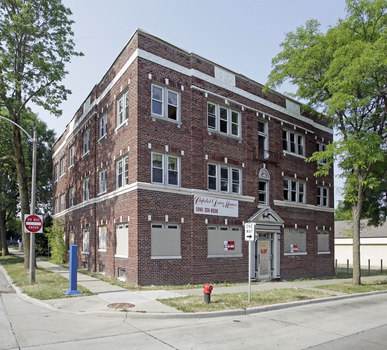 2453 W Capitol Dr in Milwaukee, WI - Building Photo