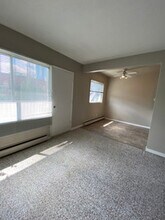 Style Manor in Edmonton, AB - Building Photo - Building Photo