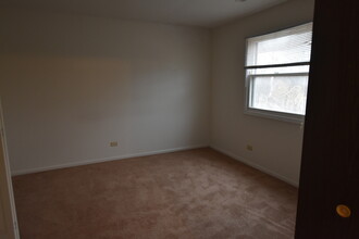 4052 Charleston Rd-Unit -3E in Matteson, IL - Building Photo - Building Photo