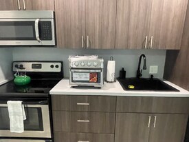 18 NW 45th St in Miami, FL - Building Photo