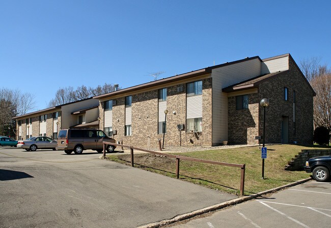 South Oak Apartments in Northfield, MN - Building Photo - Building Photo