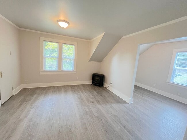 property at 101 N Bowdoin Pl