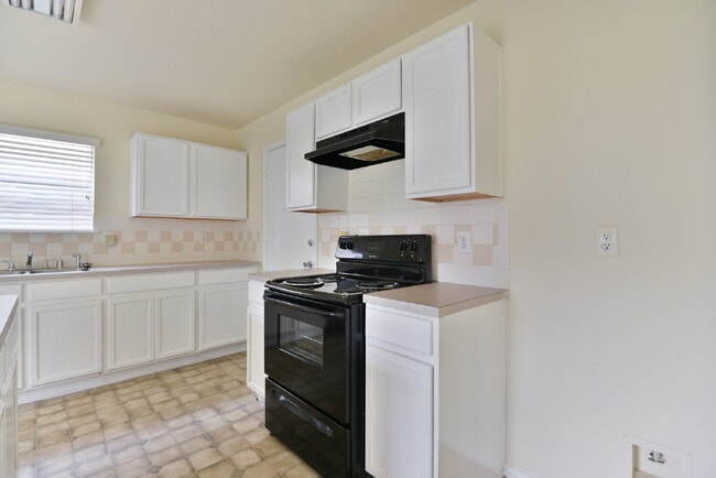 5719 Clerkenwell Dr in Houston, TX - Foto de edificio - Building Photo