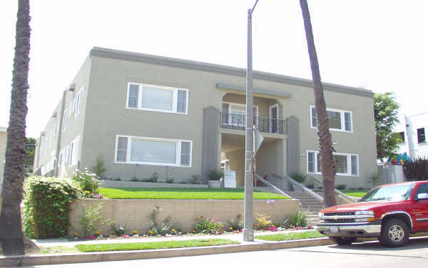 111 Termino Ave in Long Beach, CA - Foto de edificio