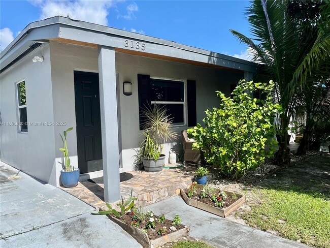 3135 SW 64th Ave in Miami, FL - Building Photo - Building Photo