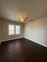 1913 13th St in Lubbock, TX - Building Photo