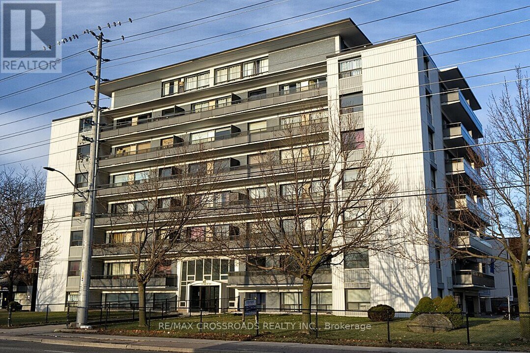 363-363 Lakeshore Rd E in Mississauga, ON - Building Photo