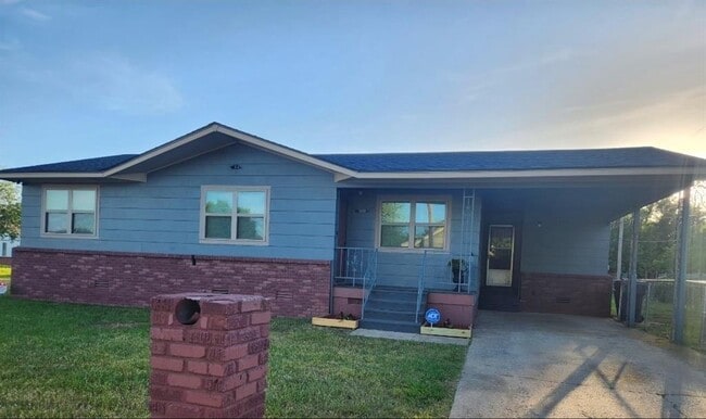 property at 2421 N Prospect Ave