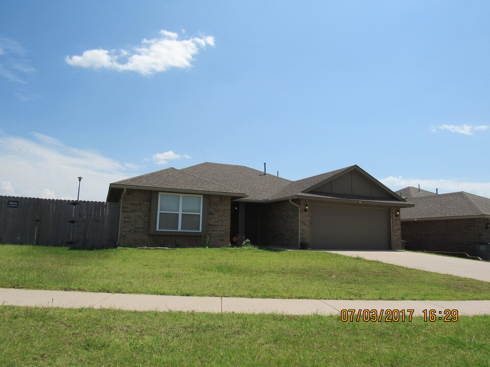 4802 Southwest Waterstone Place in Lawton, OK - Building Photo