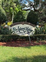 9450 Poinciana Pl in Davie, FL - Building Photo