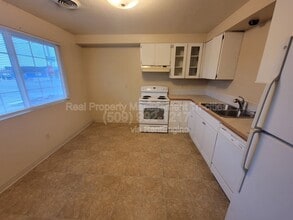 218 S McKinley Pl in Kennewick, WA - Building Photo - Building Photo