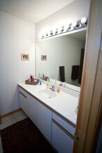 85 Yotzonot Dr, Unit 202 in Bloomington, IL - Building Photo - Building Photo