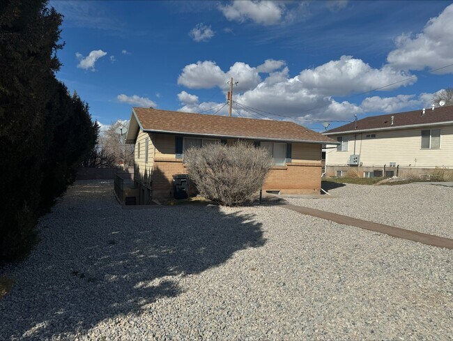 194 1/2 W 535 S in Cedar City, UT - Foto de edificio - Building Photo