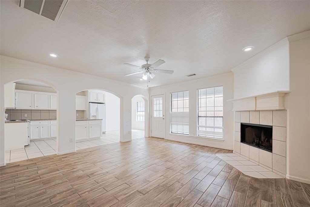10037 Morocco Rd in Houston, TX - Building Photo