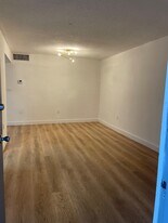 305 W 68th St in Hialeah, FL - Building Photo