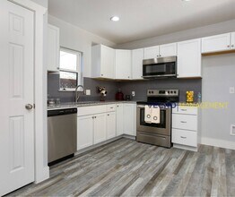 129 E Torrey St in New Braunfels, TX - Building Photo - Building Photo