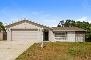 2483 Amherst Ave in Spring Hill, FL - Building Photo