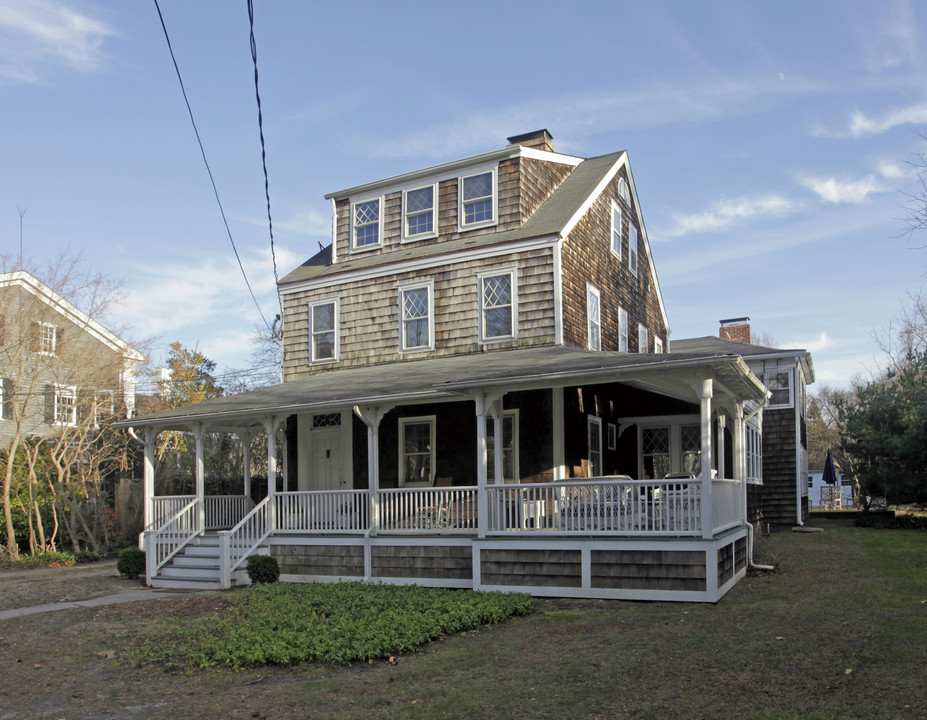 241 Main St in Sag Harbor, NY - Foto de edificio