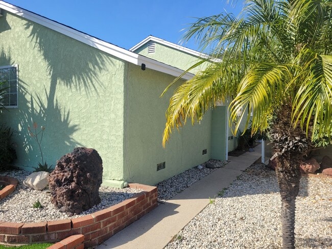 14223 Carl St, Unit 1 in Pacoima, CA - Building Photo - Building Photo