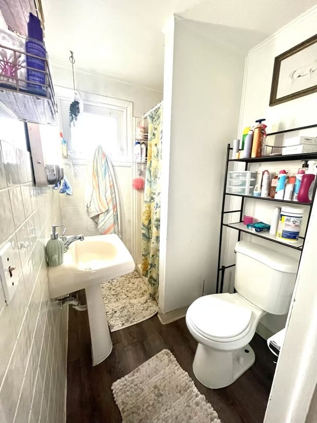 1327 W Main St, Unit Studio