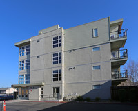 City Walk Condominiums in San Leandro, CA - Foto de edificio - Building Photo