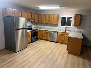 431 Central AVE W, Unit 306 in Mora, MN - Building Photo - Building Photo