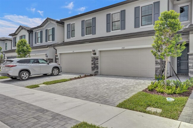 2202 Appleton Cir S in Oakland Park, FL - Building Photo - Building Photo