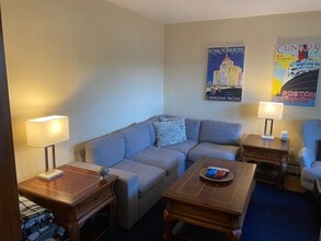 144 Nonantum St, Unit 1 in Boston, MA - Foto de edificio - Building Photo