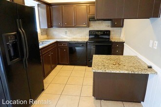 6603 Elkhart Ave in Lubbock, TX - Foto de edificio - Building Photo