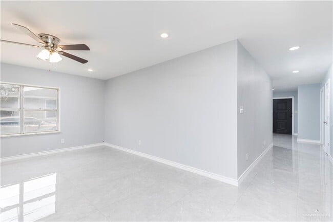 101 N Fir St in Pharr, TX - Building Photo - Building Photo