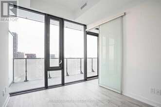 161 Roehampton Ave in Toronto, ON - Building Photo - Building Photo