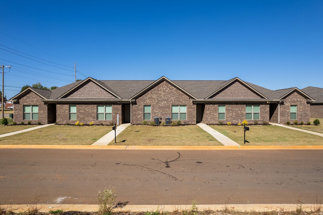 Lucas Ferry Townhomes in Athens, AL - Building Photo