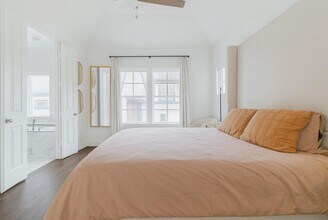 10760 Craighead Dr in Houston, TX - Building Photo - Building Photo