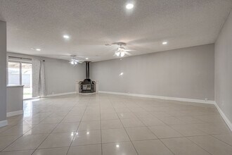 800 Slayton Dr in Las Vegas, NV - Building Photo - Building Photo