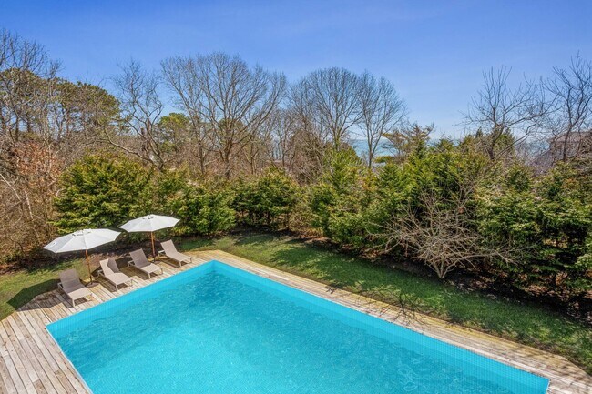 property at 12 Hillover Rd E