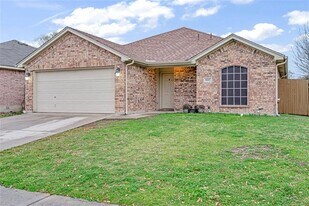 9237 Jason Dr in White Settlement, TX - Building Photo