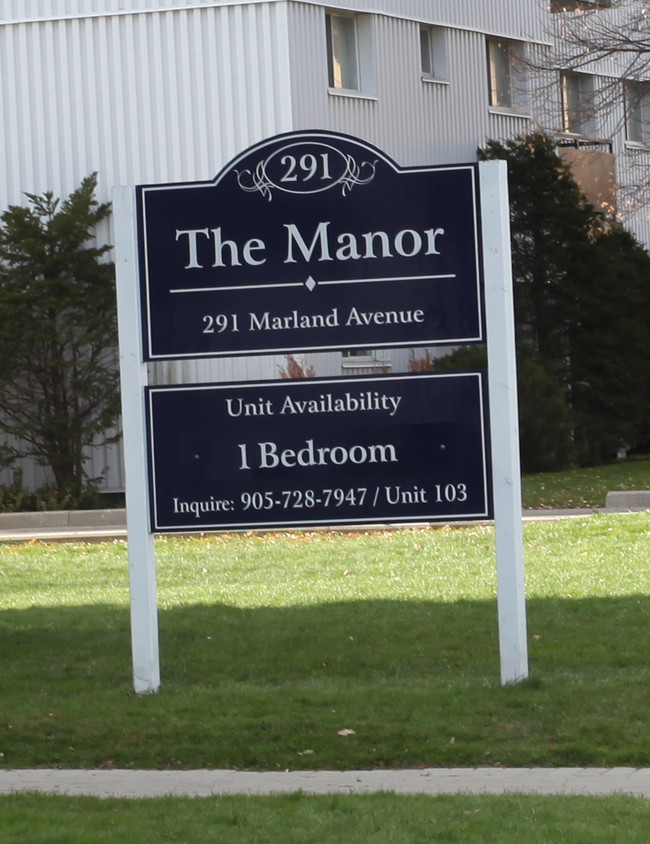 The Manor in Oshawa, ON - Building Photo - Building Photo