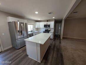 7635 N 76th Ln in Glendale, AZ - Building Photo - Building Photo