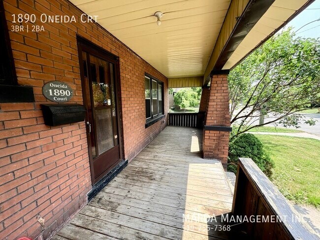 1890 Oneida Ct in Windsor, ON - Building Photo - Building Photo