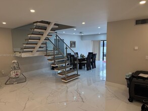 6512 Kendale Lakes Dr in Miami, FL - Building Photo - Building Photo