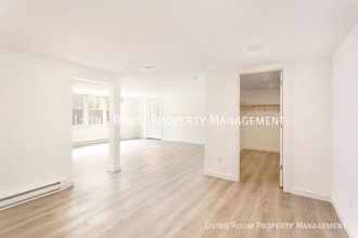 4208 SE Stark St in Portland, OR - Building Photo - Building Photo
