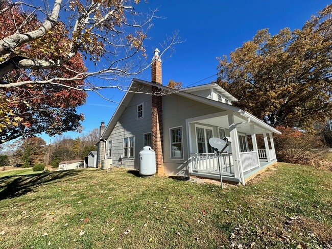 500 Moravian Falls Rd in Wilkesboro, NC - Building Photo - Building Photo