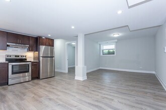 912 Crain St, Unit G in Evanston, IL - Foto de edificio - Building Photo