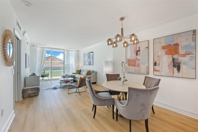 350 SE 2nd St in Fort Lauderdale, FL - Building Photo - Building Photo