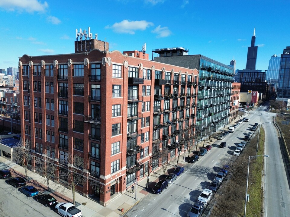 1250 W Van Buren St in Chicago, IL - Foto de edificio