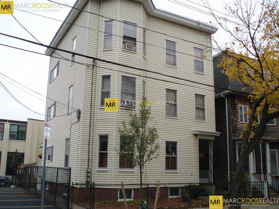 230 Brookline St, Unit 3 in Cambridge, MA - Foto de edificio