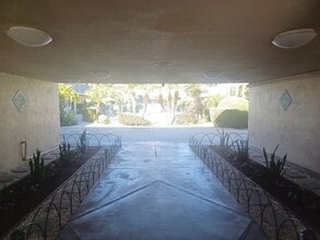 Covina Palms Apartments in Covina, CA - Building Photo - Building Photo