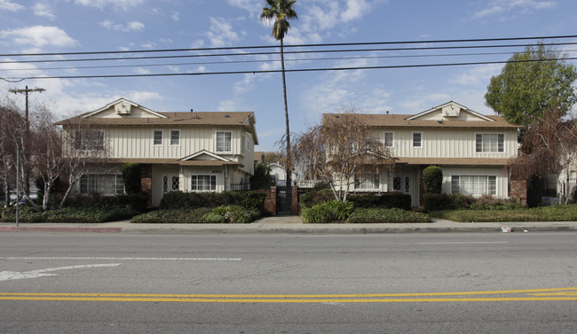 6701-6707 Whitsett Ave in North Hollywood, CA - Foto de edificio - Building Photo