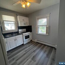 77 Preston St in Ridgefield Park, NJ - Building Photo - Building Photo