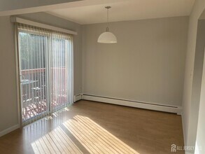 15 Lake Ave in East Brunswick, NJ - Building Photo - Building Photo